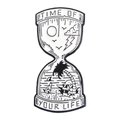 Zandloper emaille speld met schedel en Time of Your Life tekst in zwart en wit - Tijd Zandloper
