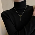 Elegante goldene Halskette mit Kugelanhänger und Schlangenkette auf schwarzem Strick - Gold (8221)