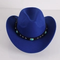 Detailaufnahme von königsblauem Woll-Cowboyhut mit Lederband und Türkis-Nieten - M (56-58cm) / Blau
