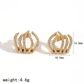 Goldene gebogene Krallenohrstecker mit weißen Strasssteinen und Maßangaben für Damen - Fünf-Krallen Stromlinienförmiger Stil (TE60411) / Gold