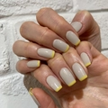 Unghie finte French in grigio e giallo acceso a contrasto con forma quadrata corta - Stile Contrasto Francese Grigio e Giallo (JP1090)