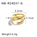 Detailansicht eines goldfarbenen Edelstahlrings in Spiralform mit 1,8cm Durchmesser - Goldener Stil (NB-R24037-G)
