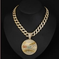 Collana a catena cubana oro hip hop con ciondolo rotondo GO GO GO ghiacciato su busto nero - Pendaglio dorato con catena cubana da 18 pollici