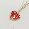 Collar de corazón dorado con esmalte rojo brillante, detalle de estrella y circonitas - Corazón Rojo