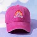 Cappello da baseball magenta lavato con arcobaleno ricamato e scritta Be Kind - Regolabile / Rosa Rosso Lavato