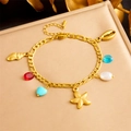 Dettaglio bracciale oceano dorato con ciondoli a stella marina e pietre in resina - Stile Stella Marina (B1435)