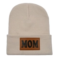 Beigefarbene Strickmütze für Damen mit braunem MOM Leder-Patch als Detailverzierung - Erwachsene Elastisch / Beige (MOM)