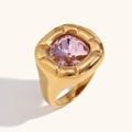 Golden signet ring featuring a pink cushion-cut zircon stone and radial engraving - US 6 / Ring / Gold - Pink Zircon