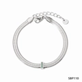Bracciale a serpente in acciaio argentato con tre pietre preziose verde smeraldo - Stile Argento Verde