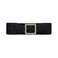 Dettaglio della cintura elastica nera con motivi floreali e fibbia quadrata d'oro - Nero