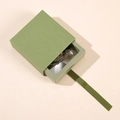Scatola per gioielli verde avocado con pellicola PE e maniglia in nastro di seta - Set verde frutta (interno abbinato)