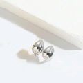 Polierte silberne Wassertropfen-Ohrstecker in minimalistischem Tropfendesign - Wassertropfen-Stecker / Glattsilber