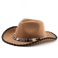 Dettaglio di cappello cowboy in feltro marrone con bordi intrecciati e fascia etnica - M(56-58cm) / Khaki con cucitura