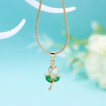 Elegante collana placcata in oro con ciondolo a tulipano azzurro e foglie di pietre verdi - Bianco e Verde