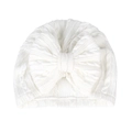 Détail du bonnet turban blanc pour bébé avec gros nœud et motif en maille torsadée - Taille unique / Blanc