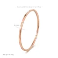 Anello minimalista sottile 0,7 mm in acciaio al titanio oro rosa con trama strutturata fine - Taglia US 6 / Oro Rosa Motivo