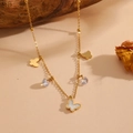 Collana in acciaio inossidabile placcato oro 18k con ciondolo a farfalla e zirconi - Collana Farfalla con Conchiglia Bianca / Oro