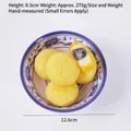 Pastel falso realista en cuenco azul y blanco de 12,6 cm de ancho y peso de 275g - Pastel con Relleno Amarillo Cortado