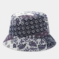 Dettaglio del cappello alla pescatora patchwork floreale con motivi viola e blu - Patchwork Stampato Viola (Colore 20)