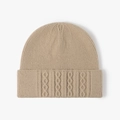 Gorro de punto caqui para mujer con nervaduras verticales y patrones de trenzas de diamante - Caqui