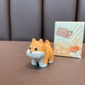 Süße Shiba Inu Harz Hundefigur mit Felltextur und dekorativer Geschenkverpackung - Holzstil Shiba Inu