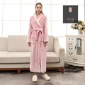 Accappatoio in flanella rosa con bordi a contrasto e cintura abbinata per l'inverno - M / Stile Donna / Rosa