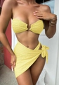 Detail des gelben Strick-Bikinis mit U-Metallverbinder und strukturiertem Minirock - S / Gelb
