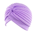 Modische lavendellila gefaltete Turban Mütze für Damen aus elegantem weichem Baumwollstoff - Einheitsgröße / Hellviolett