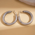 Orecchini a cerchio in argento testurizzato con finitura opaca scintillante - Opaco / 5cm / Argento