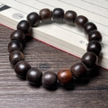 Bracciale buddista in legno di sandalo scuro con 17 grani rotondi levigati a mano - Perle in legno di agar medicinale