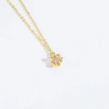 Collana a fiore dorato con ciondolo in zircone su sfondo bianco dallo stile minimalista - Fiore in Perle di Rame