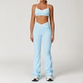 Lichtblauwe yoga set met hoge taille, witte contrast bies en v-hals sportbeha - S / Boven- En Onderstuk / Lichtblauw (Flare Stijl)