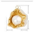 Detailed parameter view of 18mm shell shaped pearl pendant in gold stainless steel - Gold Shell Pearl (YE170)