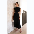 Élégante robe midi noire sans manches avec découpes à la taille et bas plissé - S / Noir