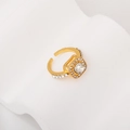 Goldener Cocktailring mit einem quadratischen klaren Edelstein und funkelndem Halo - Offener Ring / Gold