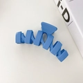 Pinza per capelli in resina blu cielo opaco con design a denti incrociati chic - Stile a Onda / 10.5cm / Blu