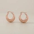 Pendientes de aro trenzados estilo croissant con elegante acabado en oro rosa - Oro Rosa (KE110826-KFC)