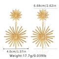 Dettagli dimensioni e peso degli orecchini girasole dorati lunghi 6,68 cm e pesanti 17,7 g - Grandi Orecchini A Stella Solare Dorati