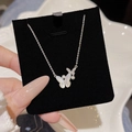 Collana a farfalla in acciaio al titanio argento con madreperla bianca e perle - Stile Farfalla in Madreperla e Perla (X356) / Argento