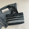 Grande borsa tote in tela a righe bianche e nere con doppi manici e tracolla lunga - Verde