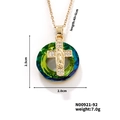 Collar dorado con colgante de cristal azul esmeralda e icono de la Virgen María - Estilo Degradado Verde Esmeralda (N00921-92)