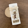 Set of 4 cute lace and floral fabric hair clips in beige and khaki for baby girls - Style 2
