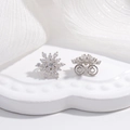 Elegant S925 sterling silver snowflake earrings with sparkling zircon on a white stand - 1 Piece / White Gold