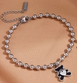 Bracelet à billes argentées avec pendentif ours noir, détail cœur et fermoir mousqueton - Bracelet Ours en Argent et Coquille Noire (C711)