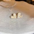 Primo piano di orecchini a cuore in oro con cristalli gialli e micro-pavé bianco - Cuore Micro-incastonato Color Champagne
