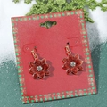 Boucles d'oreilles fleur de poinsettia rouge avec strass blancs sur carte de fête - 08 Fleur de poinsettia rouge