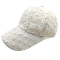Détail de la broderie florale en dentelle blanche et des strass sur la casquette de baseball - M (56-58cm) / Beige