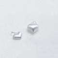 Colgantes de corazón de plata S925 cepillada en dos tamaños sobre seda blanca - Corazón cepillado de 13MM / Oro Blanco