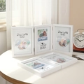 Cadres photo pliants en bois blanc en modèles doubles et triples sur une table blanche - 6 Pouces / Triple Pliage - Blanc