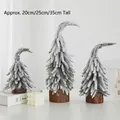 Set van 3 besneeuwde mini kerstbomen met houten voet in hoogtes van 20 cm, 25 cm en 35 cm - Geflockte Boom met Gebogen Nek 3-delige Set